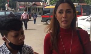 Aida Saskia Temani Sepupu Laporkan Penganiayaan ke Polres Metro Jaksel
