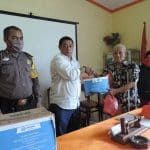 BUMDes Sungai Ringin Sejahtera Salurkan Bantuan Paket Sembako Bank Indonesia 16