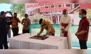 Bupati Martin Rantan Resmikan Gedung Aula Chatolic Centre Keuskupan Ketapang 6
