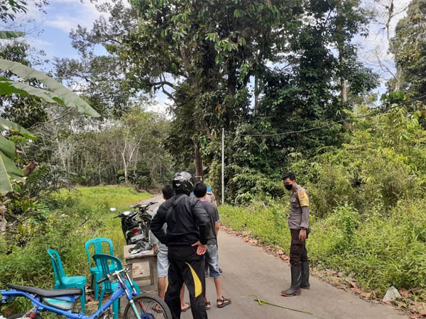 Polsek Nanga Taman Imbau Pengunjung Batu Joto Terapkan Protokol Kesehatan 1