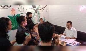 Kuasa Hukum PT SRM, Wawan Ardianto saat menggelar jumpa pers di Pontianak