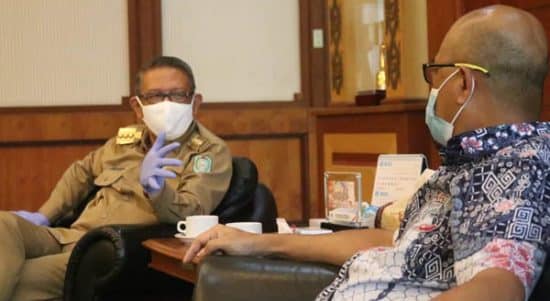 Gubernur Kalbar, Sutarmidji berdialog dengan Wakil Ketua Komisi V DPR RI, Syarif Abdullah Alkadrie