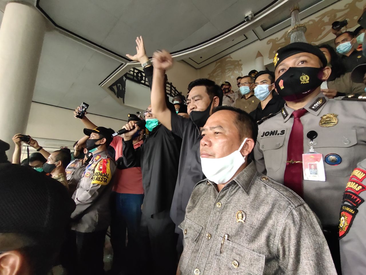 Dewan Sayangkan Aksi Demo Tolak Omnibus Law Ciptaker di Kalbar Berujung Anarkis 1