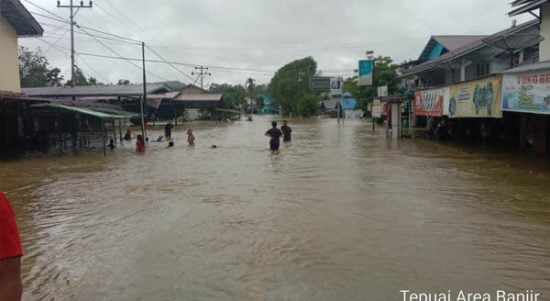 Empat Kecamatan di Kapuas Hulu Terendam Banjir: Akses Pontianak-Putussibau Putus