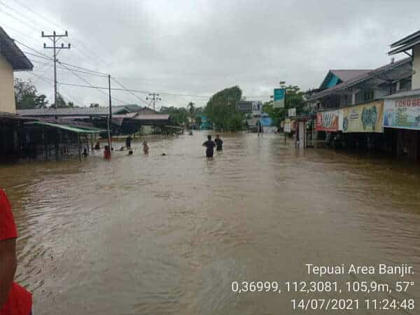 Empat Kecamatan di Kapuas Hulu Terendam Banjir: Akses Pontianak-Putussibau Putus