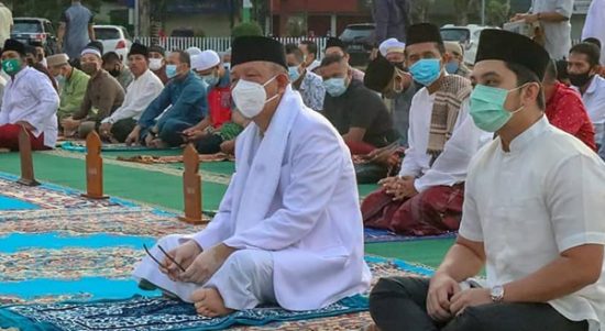 Gubernur Kalbar, Sutarmidji saat melaksanakan Salat Idul Adha 1441 Hijriah di Masjid Raya Mujahidin Pontianak
