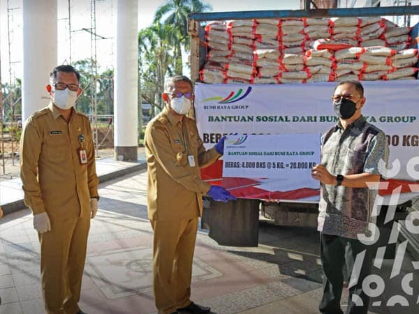 Bumi Raya Group Serahkan 20 Ton Bantuan Beras ke Pemprov Kalbar: Dukung Penanganan Covid-19