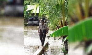 Bupati Martin Serahkan Bantuan Korban Banjir Sekaligus Paparkan Program Kerja di Desa Ulak Medang