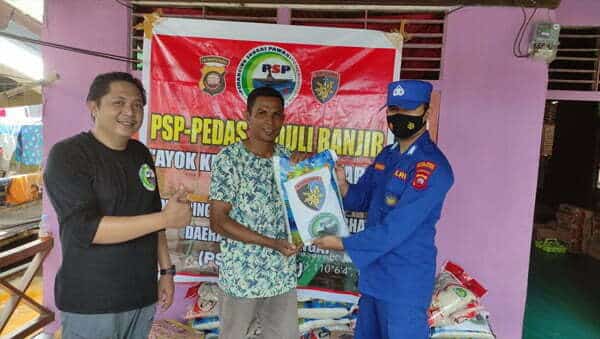 Gandeng TNI-Polri, PSP PEDAS Salurkan Bantuan untuk Korban Banjir di Desa Tanjung Pasar