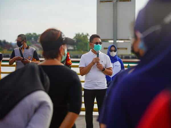 Peringati World Cleanup Day, Ratusan Relawan Pungut dan Pilah Sampah di Waterfront