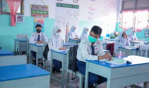 Monitoring PTM, Dinkes Pontianak Uji Swab di Lingkungan Sekolah