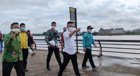 Edi Kamtono Targetkan Waterfront Kapuas Indah-Senghie Selesai 2022