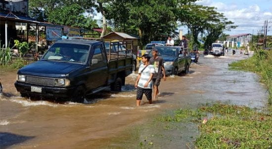 Banjir Terjang Melawi, Jalan Nasional Tergenang