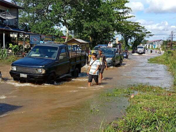 Banjir Terjang Melawi, Jalan Nasional Tergenang