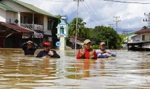 Bupati Sis Turun Langsung Tinjau Kondisi Banjir