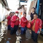 PDI Perjuangan Salurkan Bantuan Sembako untuk Korban Banjir Sintang