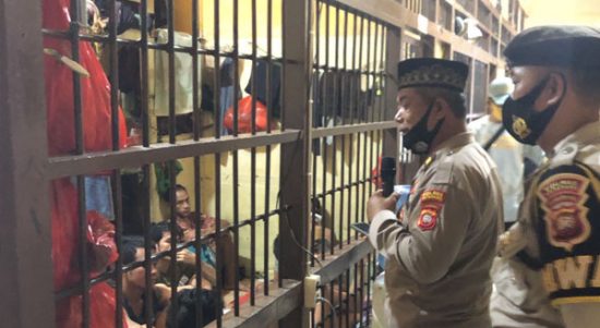 Tahanan Polres Ketapang Rutin Dapat Siraman Rohani dari KaSPKT