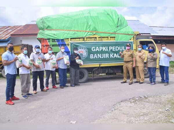 GAPKI Kalbar Peduli Banjir Kembali Salurkan Ribuan Paket Sembako dan 15 Ton Beras