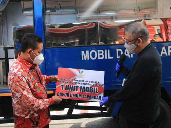 Gubernur Serahkan Bantuan Mobil Dapur Umum ke Pemkab Sanggau