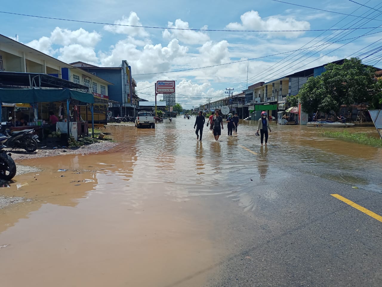 Banjir Terjang Melawi, Jalan Nasional Tergenang 1