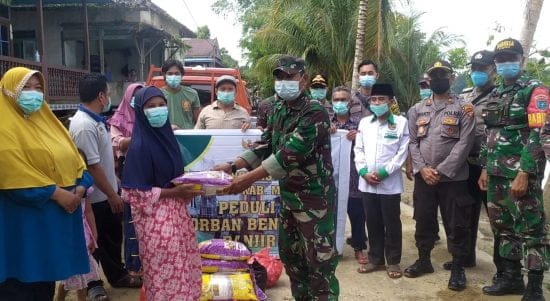 BAZNAS Melawi Bantu Korban Banjir Desa Nusa Pandau 1