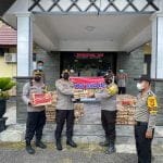 Polda Kalbar Salurkan Ratusan Paket Sembako untuk Korban Banjir Melawi