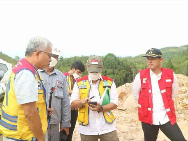 Wabup Wahyudi dan Direktur Pembangunan Jalan Tinjau Jalan Batas Kapuas Hulu Sintang-Nanga Badau