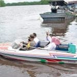 Bupati Martin Serahkan Bantuan Dua Unit Speedboat di Kecamatan MHS