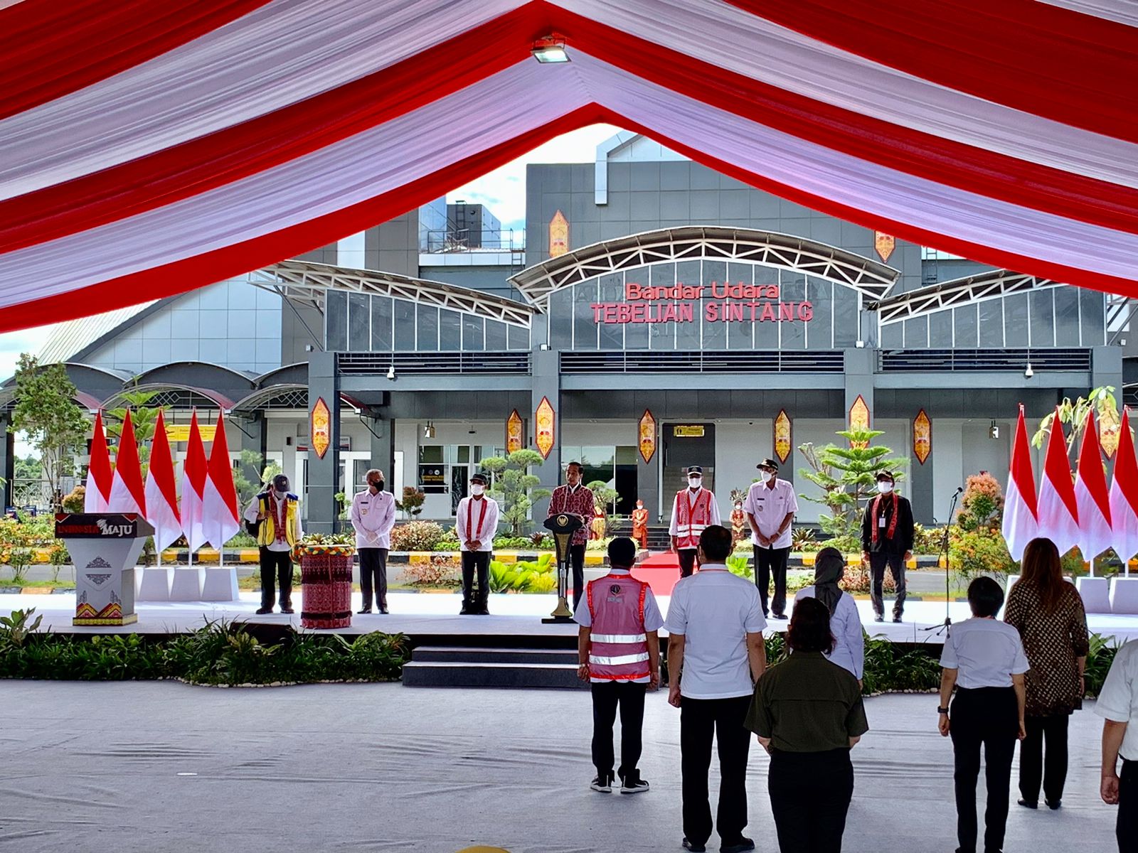 Presiden Jokowi Resmikan Bandara Tebelian Sintang 1