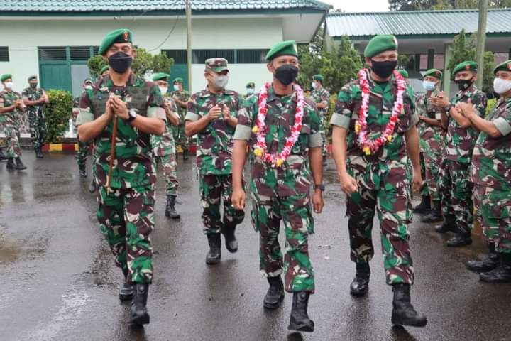 Dandim 1203 Ketapang Sambut Kedatangan Prajurit Usai Penugasan di Papua Barat 1