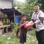 Pasca Banjir Melawi, LAZISNU dan FKPAI Salurkan Bantuan untuk Korban