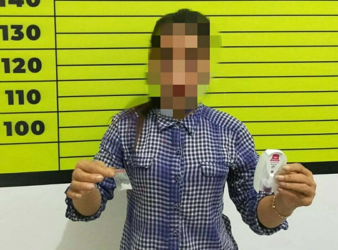 Polisi Ringkus Perempuan Paru Baya Pengedar Sabu di Nanga Pinoh 1