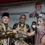 Wabup Wahyudi Serahkan Penghargaan Mendikbudristek untuk Dusun Sungai Utik
