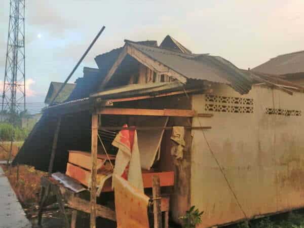 20 Rumah Warga di Banjar Serasan Pontianak Diterjang Angin Puting Beliung