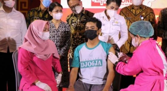 Pasar Modal Gandeng Alumni ITB Gelar Vaksinasi di Singkawang