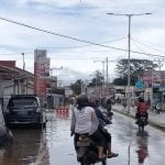 Diguyur Hujan, Jalan Amin dan Kom Yos Sudarso Putussibau Tergenang