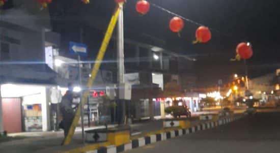 Warga Tionghoa Pasang 700 Lampion Sambut Perayaan Imlek 2573 di Ketapang