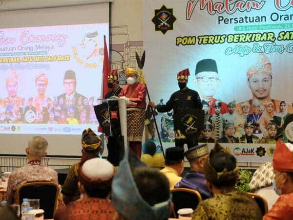 Gubernur Kalbar Sutarmidji memberikan sambutannya saat menghadiri malam syukuran Milad V Persatuan Orang Melayu (POM)