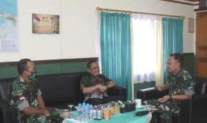 Wakil Bupati Kayong Utara Effendi Ahmad (tengah) sangat berkunjung ke Makodim 1203 Ketapang