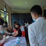 Wali Kota Pontianak Edi Kamtono saat meninjau pelaksanaan vaksinasi Covid-19 massal yang digelar HMI Cabang Pontianak