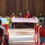 Bupati Kapuas Hulu Fransiskus Diaan ramah tamah dengan OMK di Sejiram Kecamatan Seberuang