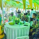 Bupati Sintang Jarot Winarno dan Bupati Melawi Dadi Sunarya menghadiri resepsi pernikahan Bupati Kayong Utara Citra Duani di Serawai Sintang