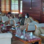Bupati Sintang Jarot Winarno menerima kedatangan Tim Auditor BPK RI Perwakilan Kalbar