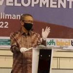 Gubernur Kalbar Sutarmidji memberikan sambutannya saat membuka Seminar Internasional tentang Perubahan Iklim dan Pembangunan Berkelanjutan yang digelar SKSG UI