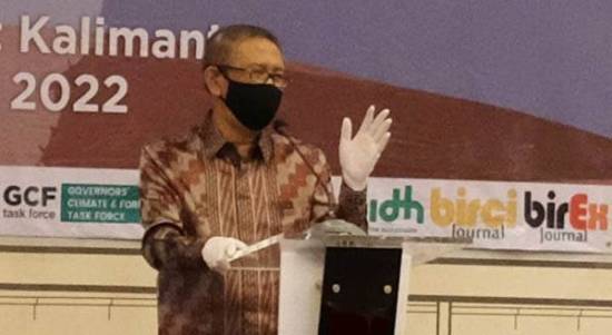 Gubernur Kalbar Sutarmidji memberikan sambutannya saat membuka Seminar Internasional tentang Perubahan Iklim dan Pembangunan Berkelanjutan yang digelar SKSG UI