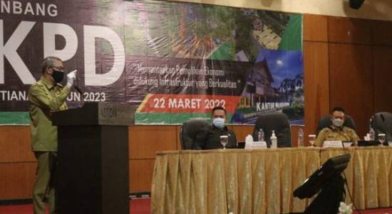 Gubernur Kalbar Sutarmidji memberikan sambutannya saat menghadiri Musrenbang RKPD Pontianak tahun 2023