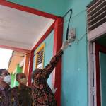 Gubernur Kalbar Sutarmidji meresmikan pemanfaatan listrik di 8 desa di Kecamatan Meliau yang dipusatkan di Desa Meranggau