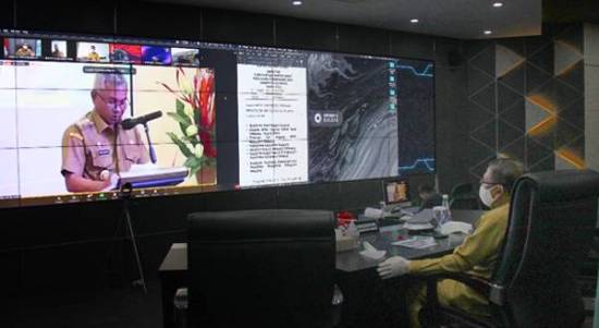 Gubernur Kalbar Sutarmidji saat menghadiri Musrenbang RKPD Ketapang tahun 2023 secara virtual dari Ruang Data Analisis Kantor Gubernur Kalbar