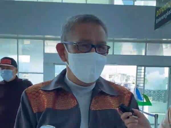 Gubernur Sutarmidji diwawancarai di Bandara Internasional Sultan Aji Muhammad Sulaiman Sepinggan saat hendak kembali ke Kalbar