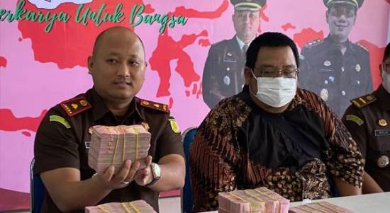 Kantor Cabang Kejaksaan Negeri Sanggau di Entikong Terima Pembayaran Denda Rp3 Miliar